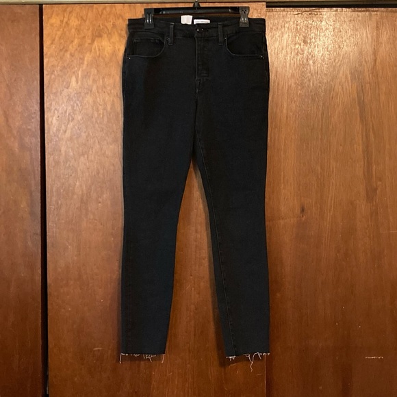 GOOD AMERICAN | Good Legs | Raw Hem in BLK184 - Picture 10 of 11